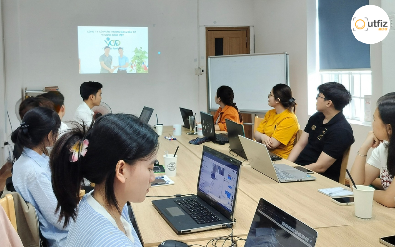 Tìm công ty SEO Đà Nẵng uy tín? Outfiz Agency cung cấp dịch vụ SEO Đà Nẵng chuyên sâu, chiến lược dài hạn, minh bạch báo giá SEO & cam kết tăng trưởng bền vững.